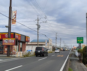 すき家、モンターニュがある通りです。（国道150号）