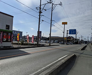 クリエイト、ジョイフル、五味八珍がある通りにでます（国道150号）